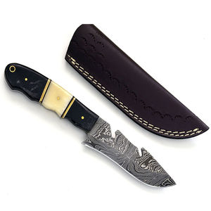 Cuchillo de caza hecho a mano de acero de Damasco con hoja de punta caída, mango negro y virola dorada, en venta a bajo precio. - Product Image 5