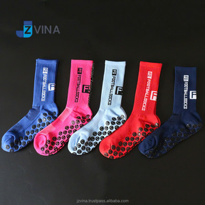 Chaussettes de football JZVINA avec logo personnalisé, adhérence forte, antidérapantes, respirantes, en maille durable, pour l'entraînement, de haute qualité, fabriquées au Vietnam - Product Image 6