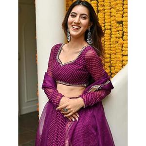 ชุด lehenga choli ของผู้หญิงชุด lehenga choli พิมพ์ลาย lehenga สีม่วงที่มีเสน่ห์ - Product Image 2