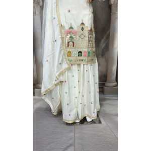 Conjunto de Traje de Satén de Diseñador con Bordado de Lentejuelas Multicolor, Talla XL - Product Image 1