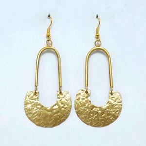 ต่างหูทองเหลืองดีไซน์หรูหรา – ต่างหูทรงกลมและทรงแท่งเคลือบทองด้านแบบตอกด้วยมือ เครื่องประดับเรขาคณิตสไตล์มินิมอลทันสมัย - Product Image 3