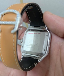 Reloj de Lujo Plateado con Incrustaciones de Diamantes VVS Moissanite, Bisel con Esfera Degradada Marrón, Números Romanos, Correa de Cuero Color Bronceado, Reloj Personalizado para Hombre - Product Image 5