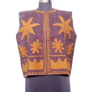 Chaleco elegante de algodón para mujer, sin mangas, para otoño e invierno, estilo bohemio, con bordado floral hecho a mano. - Product Image 1