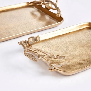 Plateau de service de luxe en métal doré avec poignées en laiton Plateau de service pour articles de bar Plateaux de service décoratifs pour Noël - Product Image 3