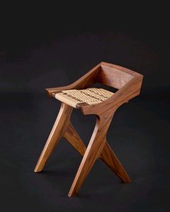 Tabouret de bar artistique en teck avec tressage en rotin naturel - Product Image 1