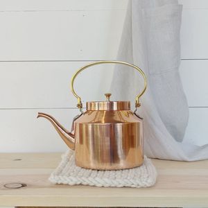 Tetera de cobre vintage hecha a mano con mango de madera floral para servir té con estilo, para decoración del hogar, hoteles y restaurantes. - Product Image 2