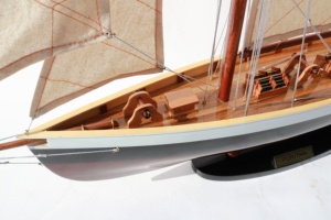 Modelo de Barco de Vela de Madera Hecho a Mano - Clásico Velero Americano con Acabado Pintado, Modelo a Escala de Yate para Decoración del Hogar, Estilo Puritano - Product Image 5