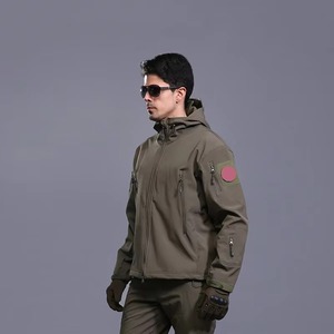 Veste softshell grise pour homme, à capuche, multi-poches, doublée en polaire, résistante à l'eau, coupe-vent, veste d'extérieur, gris anthracite, OEM personnalisé - Product Image 2