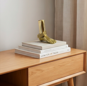 Sculpture de pied moderne en laiton doré avec anneaux de cheville, statue décorative d'art pour table, pour intérieurs de maison, table à manger et occasions festives - Product Image 6