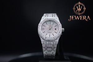 Reloj de Lujo de Acero Inoxidable Plateado Más Vendido con Incrustaciones de Diamantes Mossinate, Ideal para Quienes Aprecian la Fina Artesanía - Product Image 1