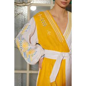 Kurti Largo de Lino Bordado en Amarillo y Blanco para Mujer, Ecológico, Lavable, con Cinturón, de Manga Larga, al por Mayor - Product Image 3