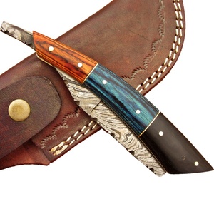 Rasoir droit traditionnel en acier damassé pour barbiers de qualité bricolage avec manche en bois pochette en cuir OEM personnalisable - Product Image 6