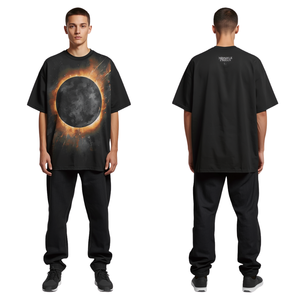 T-shirt Premium Homme Coupe Boxy Oversize avec Art Numérique Inspiré de l'Eclipse, Impression Sérigraphique Intense et Broderie Point de Chaînette - Product Image 2