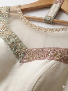 Exquisito Borde de Saree Floral Ecológico con Adornos Hechos a Mano, Lentejuelas Metálicas, Bordado de Precisión con Cuentas, Encaje Transparente de Primera Calidad - Product Image 3