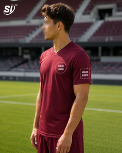 เสื้อฟุตบอลสั่งทำสีแดงเลือดหมู คอวี แบบคลาสสิก พิมพ์ชื่อทีมและหมายเลขด้วยเทคนิค Sublimation แห้งเร็ว ขายส่ง รับผลิตแบบ OEM - Product Image 6