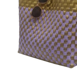 Sac fourre-tout en plastique tressé artisanal exquis et sac fait main, magnifique palette de couleurs violettes, sac de plage décontracté pour femmes - Product Image 4