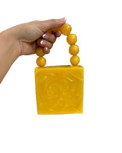 Pochette de luxe en résine faite à la main avec design en marbre personnalisé élégant sac à main de soirée pour femme accessoire de fête et de mariage - Product Image 1