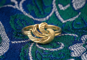 DIVYORO Anillo de Mujer Chapado en Oro de 22K con Motivo de Onda Clásico Contemporáneo - Product Image 4