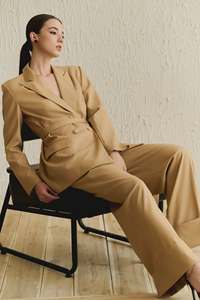 Blazer de pana de algodón transpirable para mujer Gentlemom con cuello en V, doble botonadura y bordado a mano, color liso, estilo casual. - Product Image 4