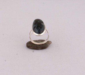 Bague en argent sterling 925 avec onyx noir naturel serti clos, cinq pierres précieuses violettes authentiques pour femme, idéale pour un mariage en février - Product Image 5