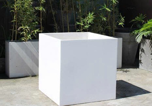 Ensemble de 4 pots cubes en béton fibré pour projets extérieurs dans les restaurants ou la conception paysagère des hôtels - Product Image 4