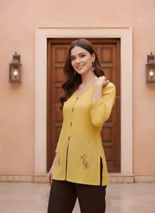 Tunica Tradizionale da Donna Giallo Senape con Ricami, in Cotone e Seta, Lunghezza Regolare, Scollo a V, Manica a Tre Quarti, Completamente Cucita - Product Image 4