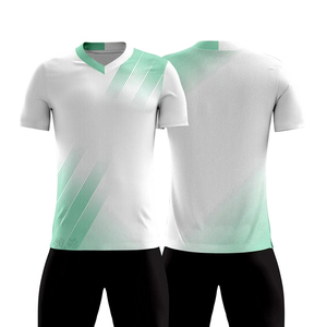 เสื้อฟุตบอลผู้ชายสีน้ำเงินไล่เฉดสีชมพู คอวี แขนสั้น ผ้าโพลีเอสเตอร์ซับเหงื่อ ระบายอากาศได้ดี ทรงแอธเลติก เหมาะกับทุกฤดูกาล รับสั่งทำตามแบบทีม - Product Image 2