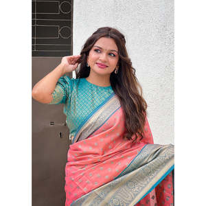 Sari de Seda Kanjivaram de Melocotón con Tejido Zari Tradicional de Elite Weaves, Reversible, de Secado Rápido y Protección Solar para Mujer - Product Image 3