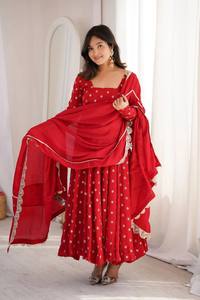 Robe Anarkali et dupatta en soie écologique rouge à deux pièces, brodée de fleurs, pour femmes, manches longues, col carré, tenue de soirée - Product Image 5