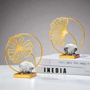 Centro de mesa de metal hecho a mano con diseño artístico para exhibir en la mesa de comedor y como adorno premium para el hogar. - Product Image 1