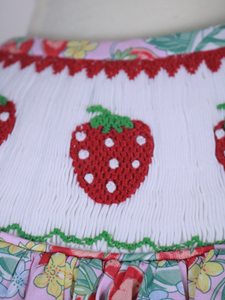 Vestido de Niña con Estampado de Fresas Bordado a Mano, Vestido Floral de Algodón Estilo Bishop, Ropa de Boutique para Bebés y Niños Pequeños, Venta al Por Mayor - Product Image 3