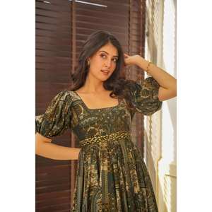 Hermoso vestido de noche estampado con volantes para fiesta - Product Image 4