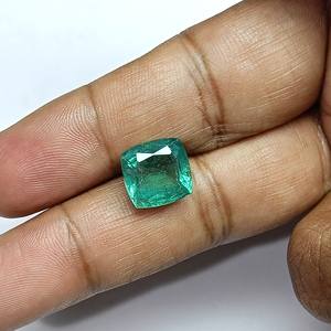 มรกตสีเขียวทรงคุชชั่น 7.38 กะรัต จากแซมเบีย จากร้านขายอัญมณี ราตติ ชาร์ท 8.25 - Product Image 1
