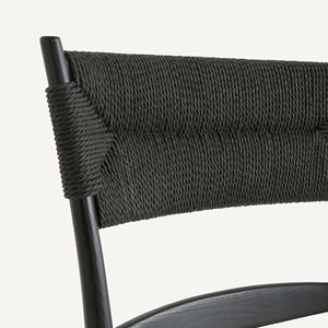 Chaise de banquet Louis en rotin noir avec dossier en cannage pour événements extérieurs, mariages et hôtels - Bravy - Product Image 5