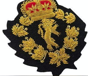 Parches Bordados a Mano de Lujo Personalizados con Hilo Metálico, Resistentes al Agua y Ecológicos, con Efecto 3D en Relieve, MOQ Bajo - Product Image 1