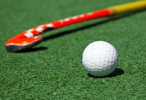 Ballon de hockey de terrain creux à fossettes blanc en PVC de haute qualité pour matchs sportifs - Product Image 3