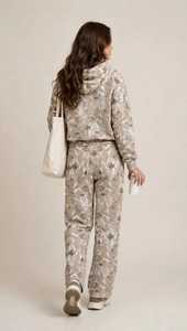 Ensemble de survêtement à capuche pour femme, imprimé floral beige, sweat-shirt décontracté et pantalon à cordon de serrage - Product Image 2