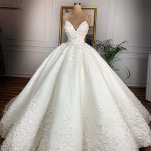 Elegante Vestido de Novia de Gala con Hombros Descubiertos, Escote en V, Manga Larga, Cintura de Princesa, Encaje Bordado y Tul de Longitud Asimétrica - Product Image 2