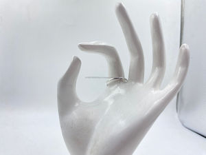 Bague traditionnelle en argent massif 92.5 en argent pur de haute qualité avec appel minimaliste moderne - Product Image 2