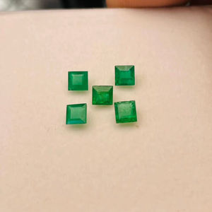 Émeraudes naturelles 5 pièces 1,80 ct lot de pierres précieuses qualité AAA avec un lustre superbe et une belle couleur verte, polissage et taille parfaits - Product Image 4