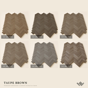 Parquet en chêne massif à chevrons 18 mm brun taupe, système à languettes et rainures - Product Image 5