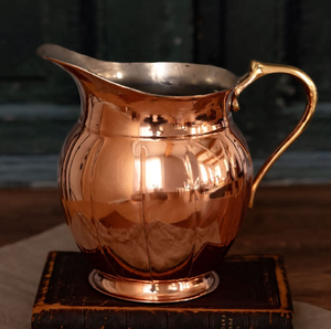 Carafe en cuivre pur au fini miroir élégant, avec un corps lisse et sans couture. Ustensiles de cuisine modernes et élégants disponibles à prix de gros. - Product Image 5