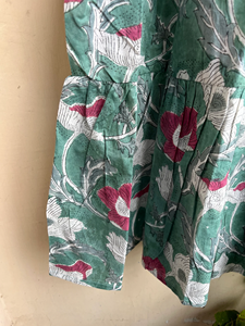 Robe d'été bohème sans manches en coton, motif floral imprimé à la main en vert et blanc, col carré, robe longue maxi - Product Image 3