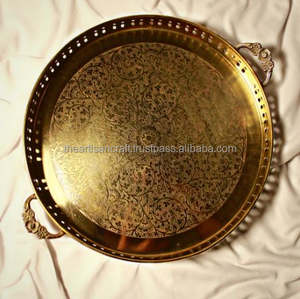 Bandeja de Latón Pulido Regal con Asas - Diseño Moderno y Duradero de Artesanía - Product Image 1
