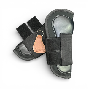 Protège-tendons de galop pour chevaux Geoffrey Equestrian - Matériau PVC noir rembourré pour une protection optimale - Utilisation en course - Product Image 1