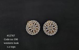 Boucles d'oreilles clous florales 12767 avec pierre verte, diamant taille poire, plaqué or, bijoux classiques pour femme, cadeau pour mariage et soirée - Product Image 2