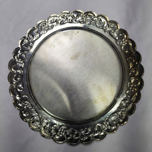 Plateau de service rond classique de style vintage, plaqué argent, avec bords festonnés à motifs floraux, support décoratif pour gâteau de mariage - Product Image 5
