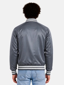 Veste universitaire en satin gris pour homme avec bordure à rayures blanches Coupe classique Style décontracté universitaire Col rabattu Fermeture à boutons - Product Image 2