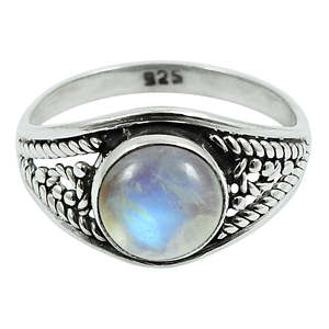 Anillo clásico de plata de ley 925 con piedra preciosa de piedra lunar arcoíris en engaste de bisel, joyería boho perfecta para ocasiones festivas. - Product Image 1