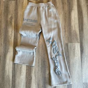 Pantalones de chándal de lana de peso pesado de invierno para hombre al por mayor de fabricante, pantalones colorblock de alta calidad OEM, pantalones de chándal con estampado abullonado personalizado - Product Image 5